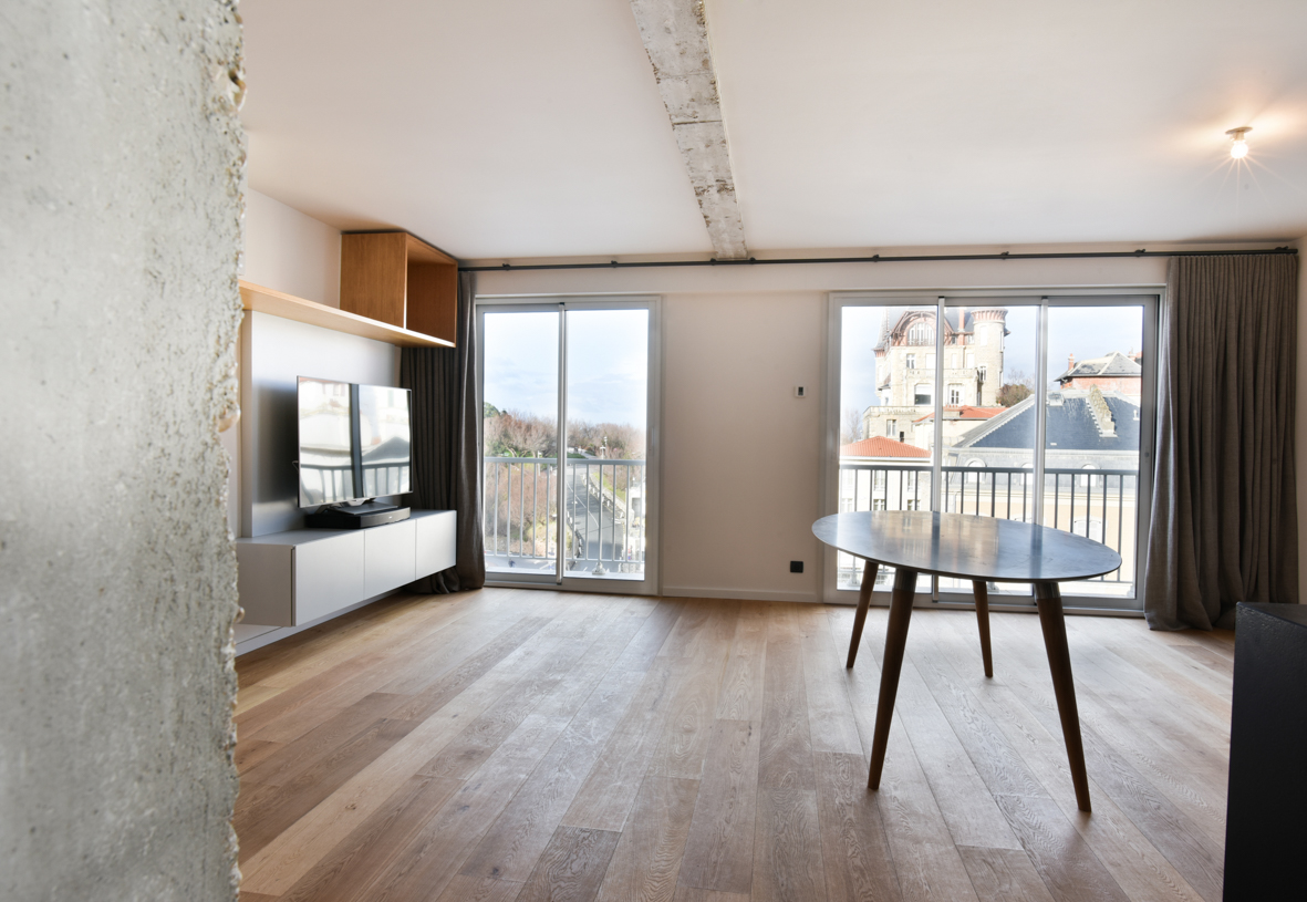 Renovation-appartement-biarritz-specialiste-renovation-agencement-magasin-64-40-darrieumerlou-11