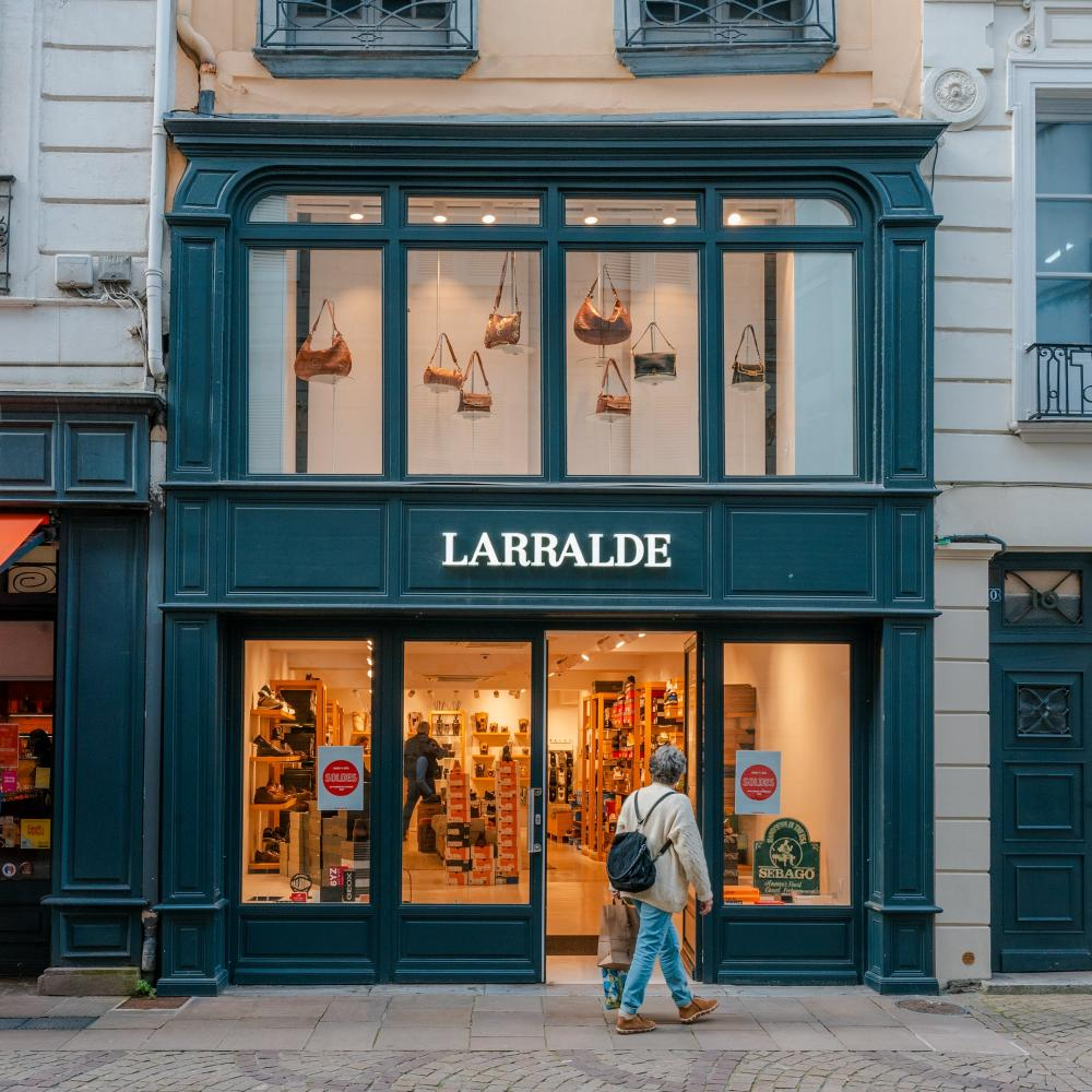 Devanture Larralde