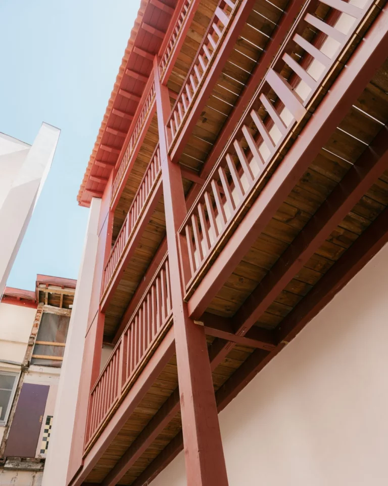 Rénovation, charpente, menuiserie immeuble Bayonne